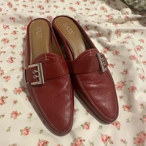 ✨ VINTAGE ✨ Bass Women's Red Leather Pointed Buckle Mules Size 9